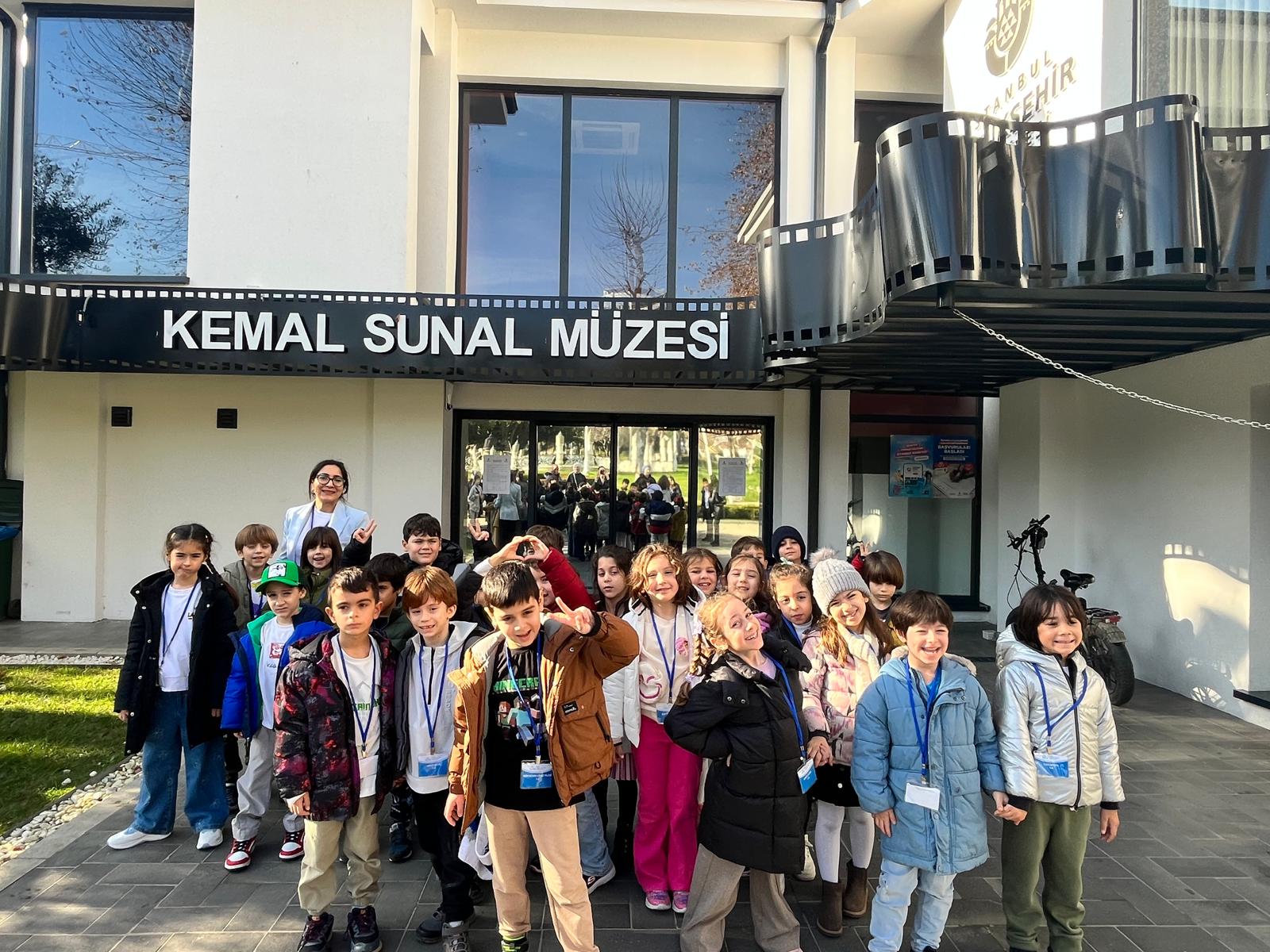 1.SINIF ÖĞRENCİLERİMİZ KEMAL SUNAL MÜZESİNİ ZİYARET ETTİ